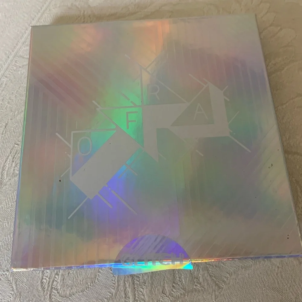 Ofra Cosmetics Eyeshadow Palette in Glitch 2000 BNIB